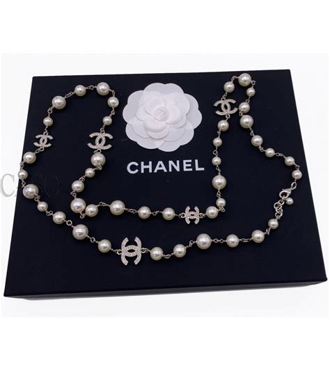 collana lunga chanel con perle|Collana lunga Chanel 5 Silver CC con cristalli e perle finte .